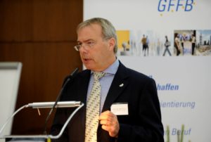 ...der Professor der Ludwig Maximilian-Universität sprach in einer umfangreichen Präsentation...